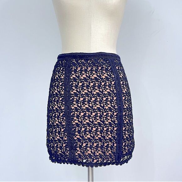 Kendall & Kylie | black lace,embroidered lined mini skirt, small - Picture 1 of 6